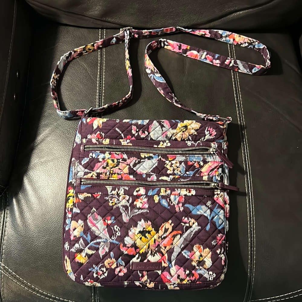 Vera Bradley Triple Zip Hipster Like New!